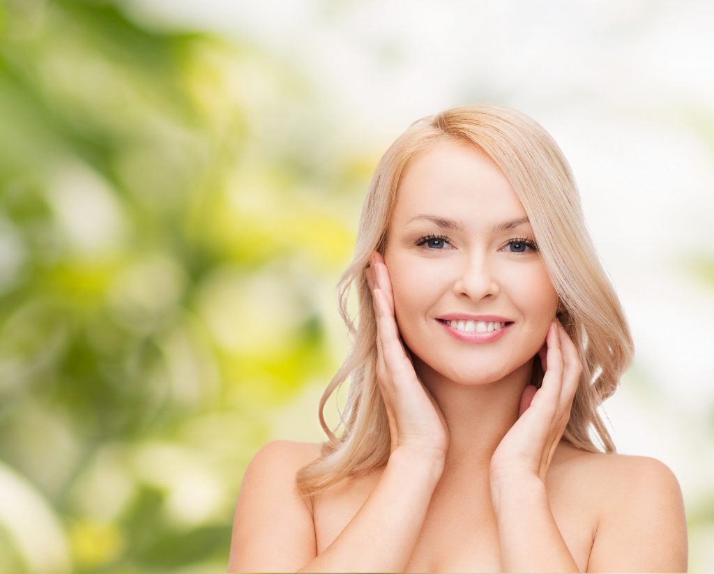 Femme avec une peau parfaite