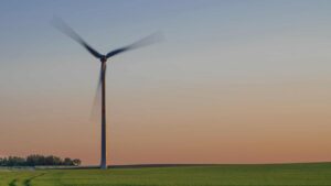 turbine éolienne entrain de tourner