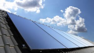 Panneaux solaire sur le toit d'une maison