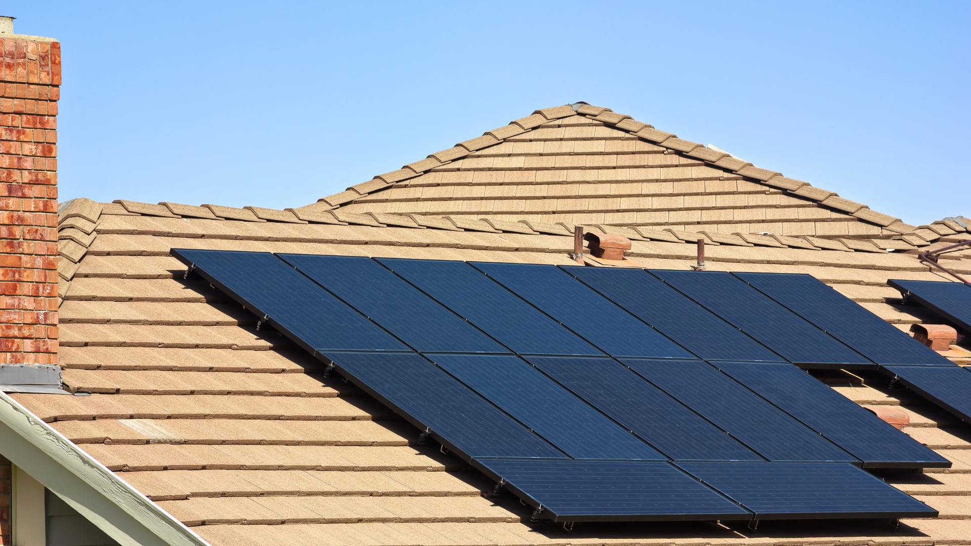 Panneaux solaire sur le toit d'une maison