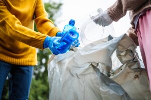 plastique recycle en sac a dos